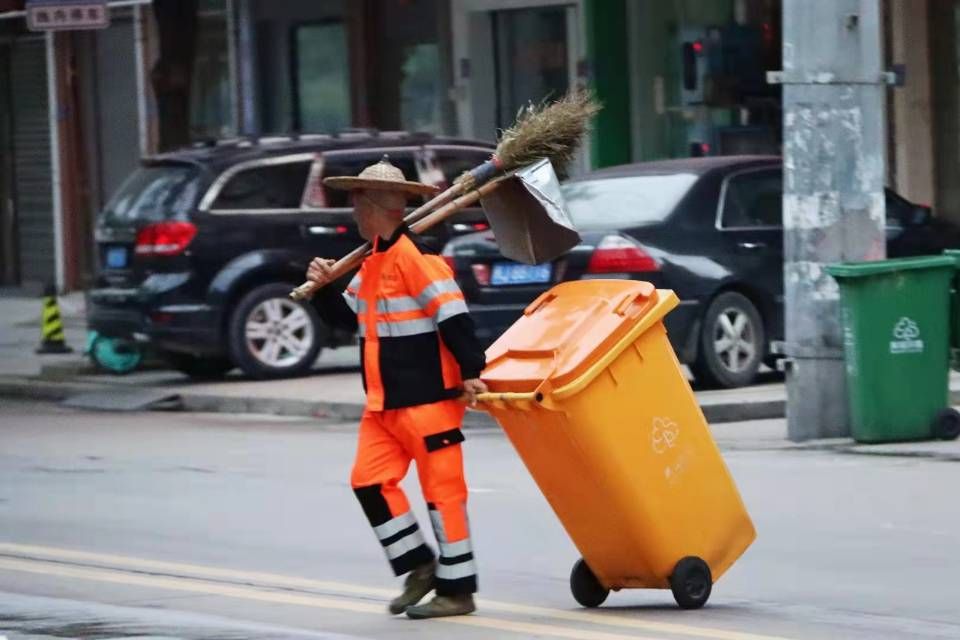 为环卫工人点赞